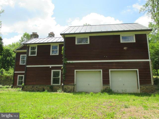 18250 Blue Ridge Mountain Road Bluemont, VA 20135 - Photo 27 of 30 Garage