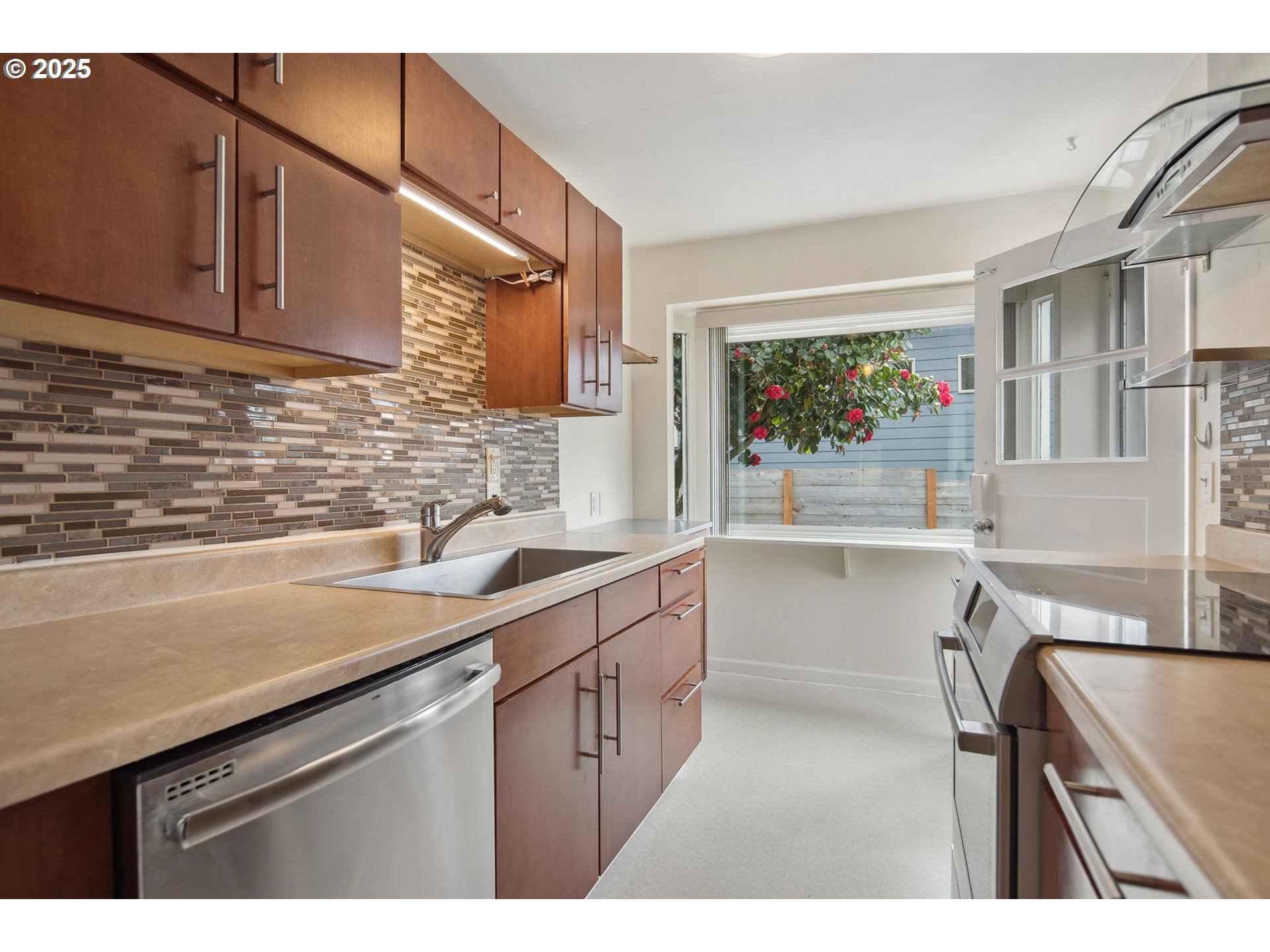 6816 Southwest Walnut Terrace Portland, OR 97223 - Photo 13 of 20 Gallery Image 13