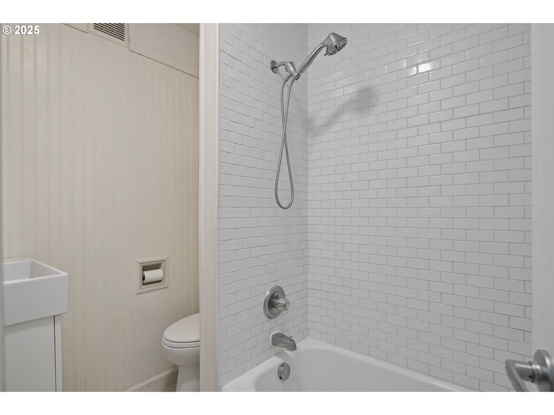 6816 Southwest Walnut Terrace Portland, OR 97223 - Photo 18 of 20 Gallery Image 18