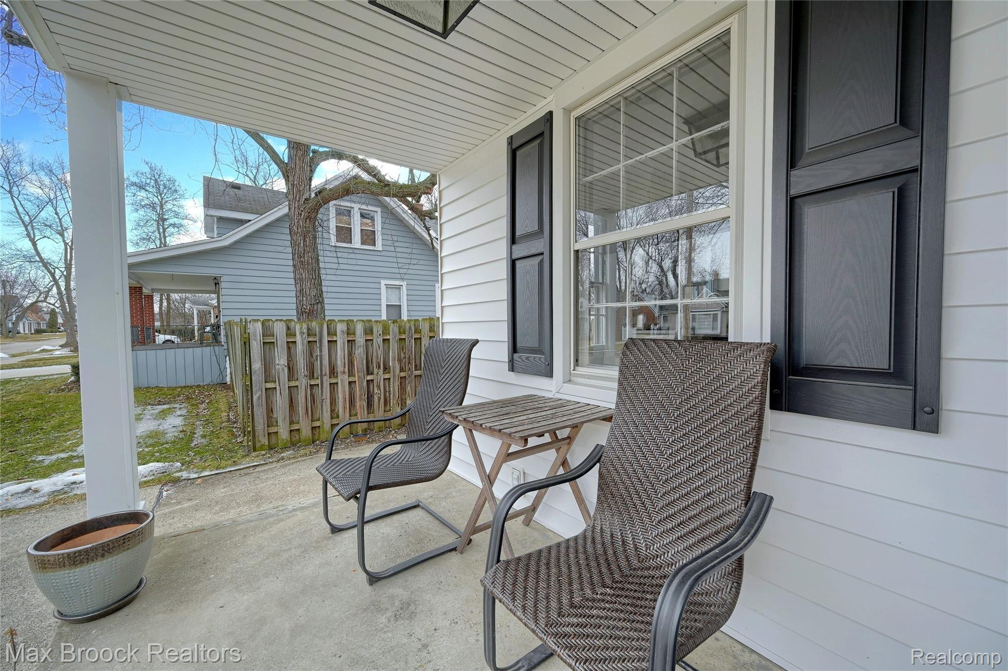 1443 Dorothea Road Berkley, MI 48072 - Photo 2 of 33 Darling Front Covered Porch