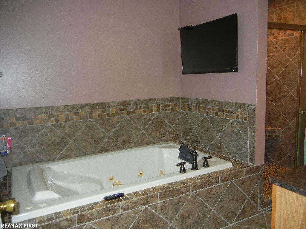 28382 Gamble Road New Baltimore, MI 48047 - Photo 27 of 46 31376453-26.JPG