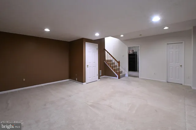 a view of a backyard with pathway