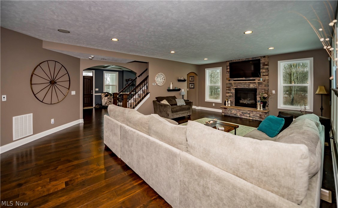 7869 Boneta Road Wadsworth, OH 44281 - Photo 4 of 35 Gallery Image 4