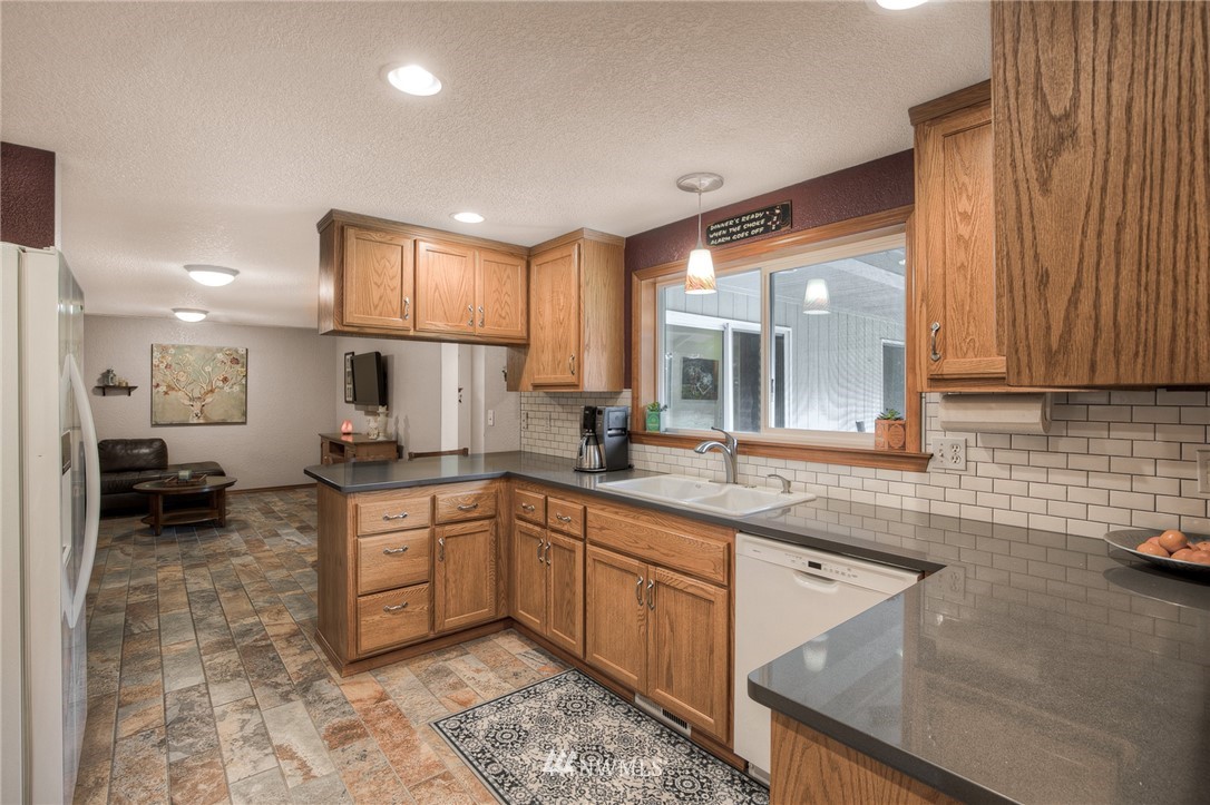 5324 133rd Avenue Southwest Rochester, WA 98579 - Photo 2 of 35