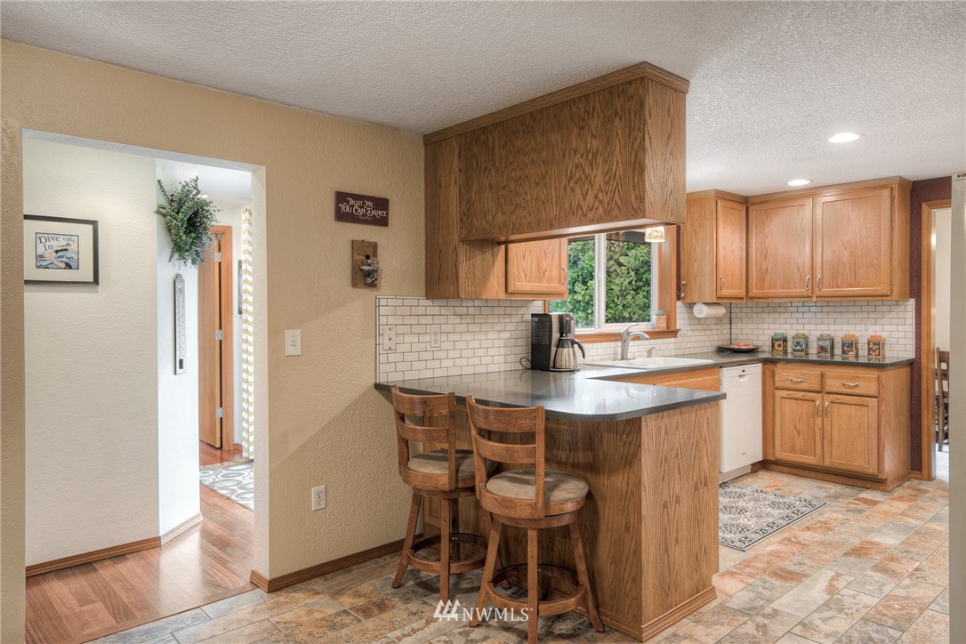 5324 133rd Avenue Southwest Rochester, WA 98579 - Photo 4 of 35