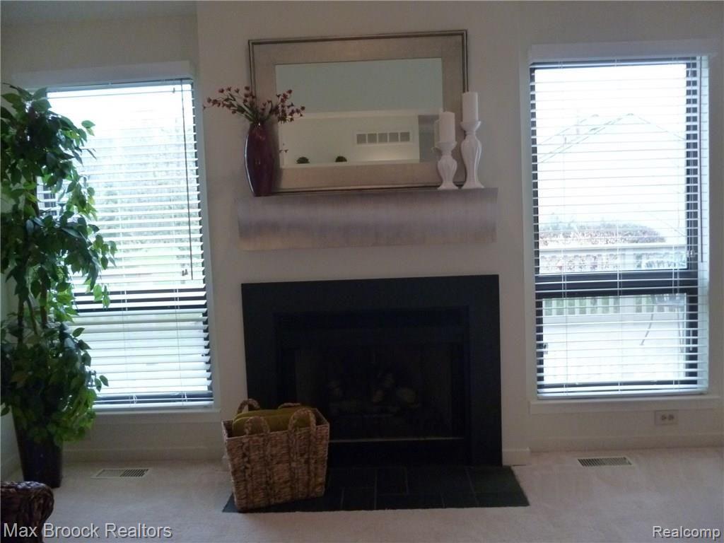 698 Charing Court Rochester Hills, MI 48307 - Photo 10 of 28