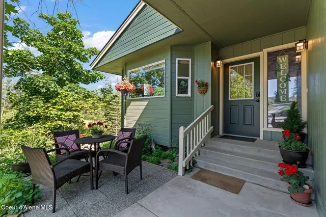 $899,999 | 723 Trout Creek Road, Hope, ID 83836