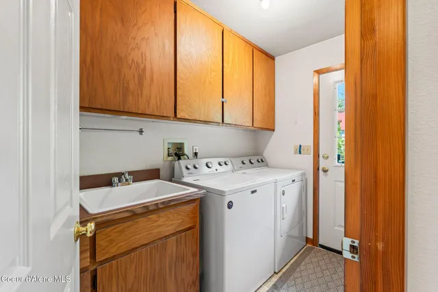 $899,999 | 723 Trout Creek Road, Hope, ID 83836