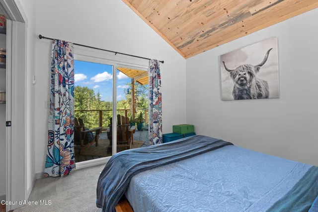 $899,999 | 723 Trout Creek Road, Hope, ID 83836