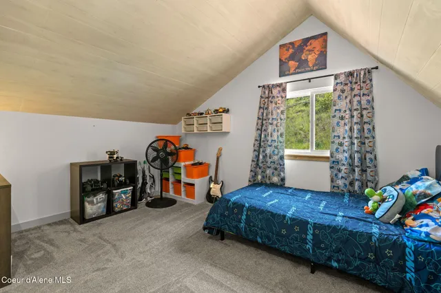 $899,999 | 723 Trout Creek Road, Hope, ID 83836