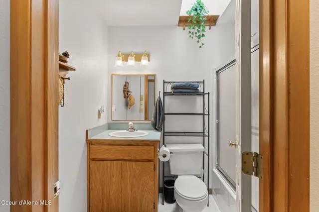 $899,999 | 723 Trout Creek Road, Hope, ID 83836