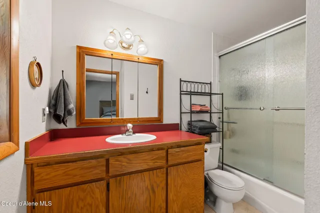 $899,999 | 723 Trout Creek Road, Hope, ID 83836