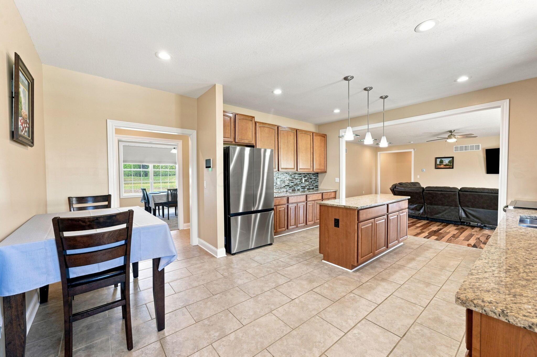 6548 Basil Western Road Northwest Carroll, OH 43112 - Photo 15 of 107 Eat in kitchen