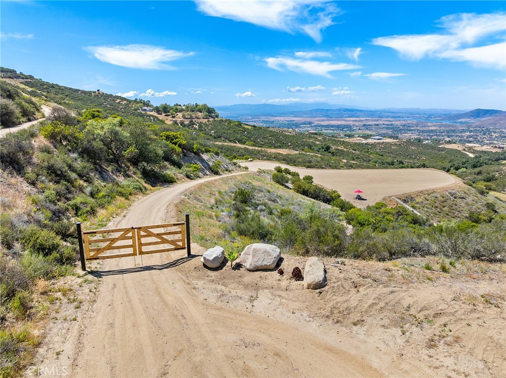 39767 Esplendida Way Temecula, CA 92592 - Photo 4 of 22