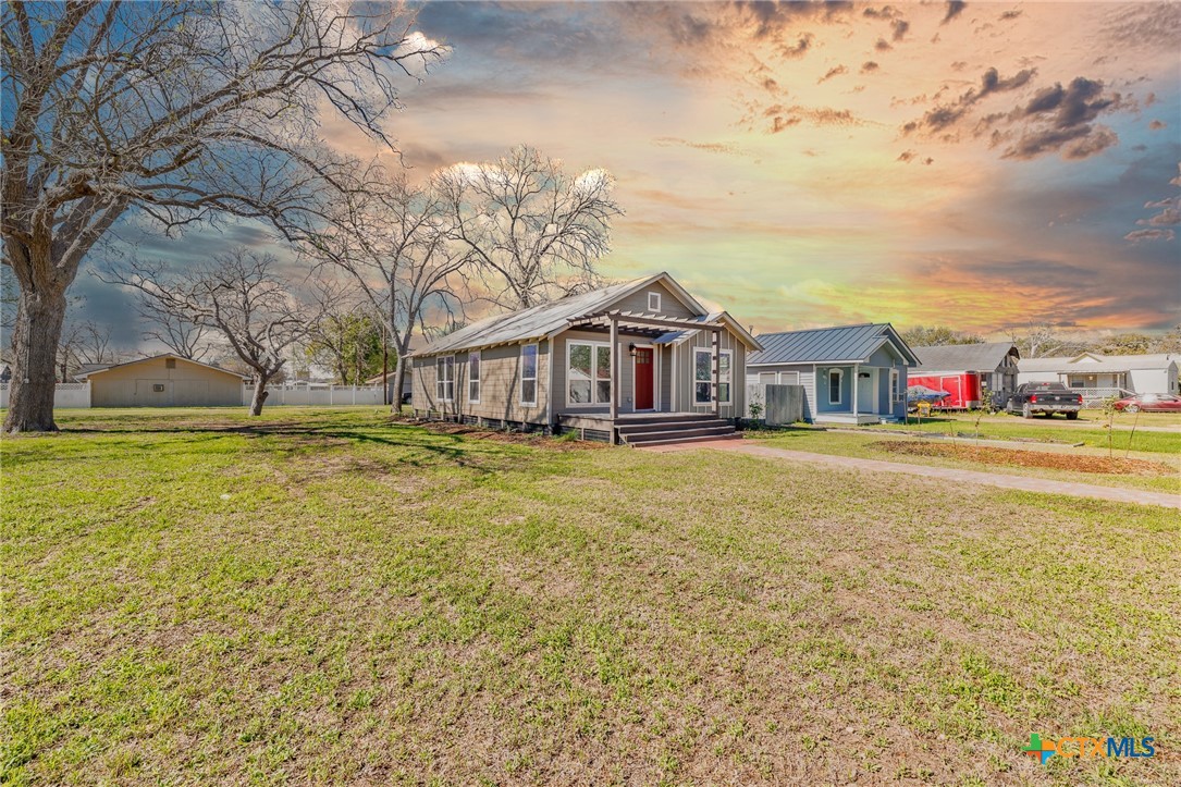 403 West French Street Cuero, TX 77954 - Photo 5 of 24