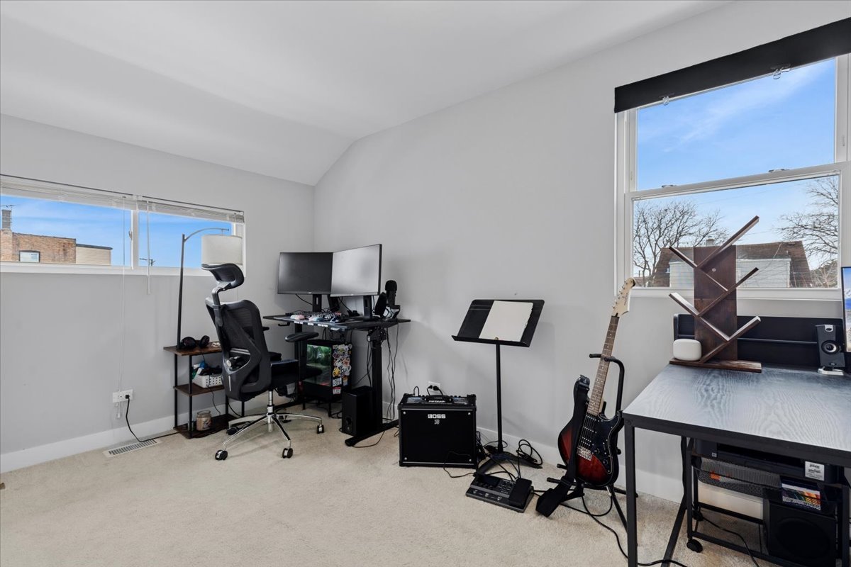 5646 North Menard Avenue Chicago, IL 60646 - Photo 12 of 21