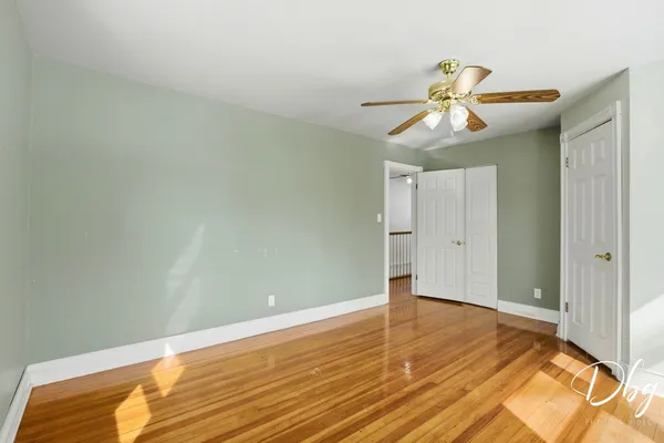 a picture of a wall with a white wall