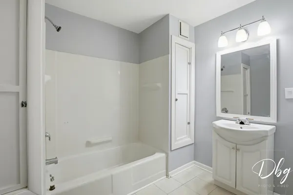 $375,000 | 21870 Lake Avenue, Round Lake, IL 60073