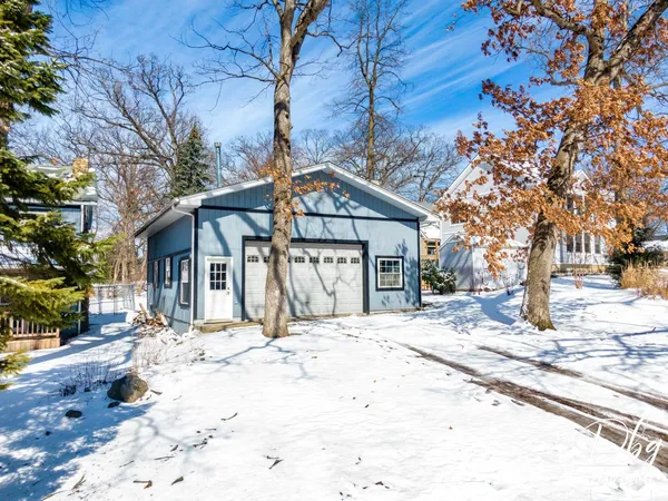 $375,000 | 21870 Lake Avenue, Round Lake, IL 60073