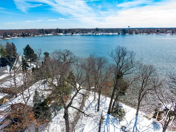 $375,000 | 21870 Lake Avenue, Round Lake, IL 60073
