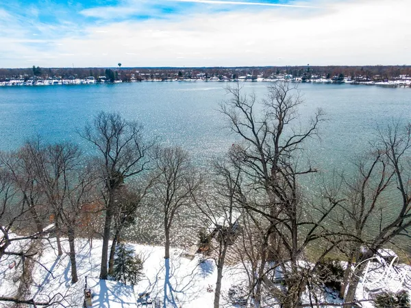 $375,000 | 21870 Lake Avenue, Round Lake, IL 60073