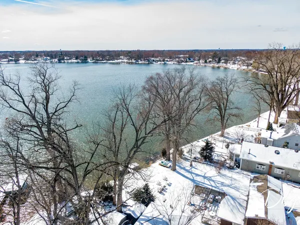 $375,000 | 21870 Lake Avenue, Round Lake, IL 60073