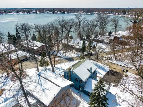 $375,000 | 21870 Lake Avenue, Round Lake, IL 60073