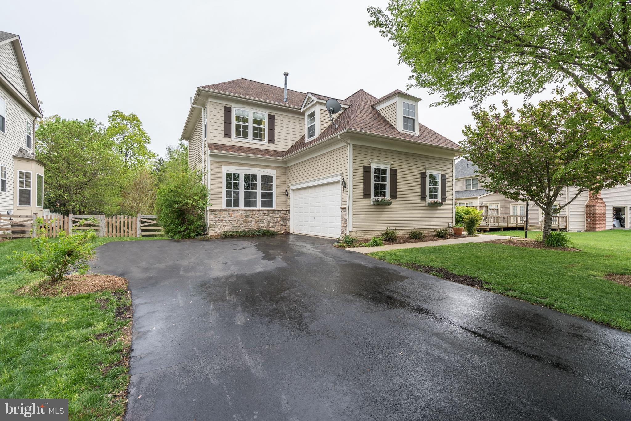 9101 Roaring Spring Loop Bristow, VA 20136 - Photo 3 of 74 Gallery Image 3