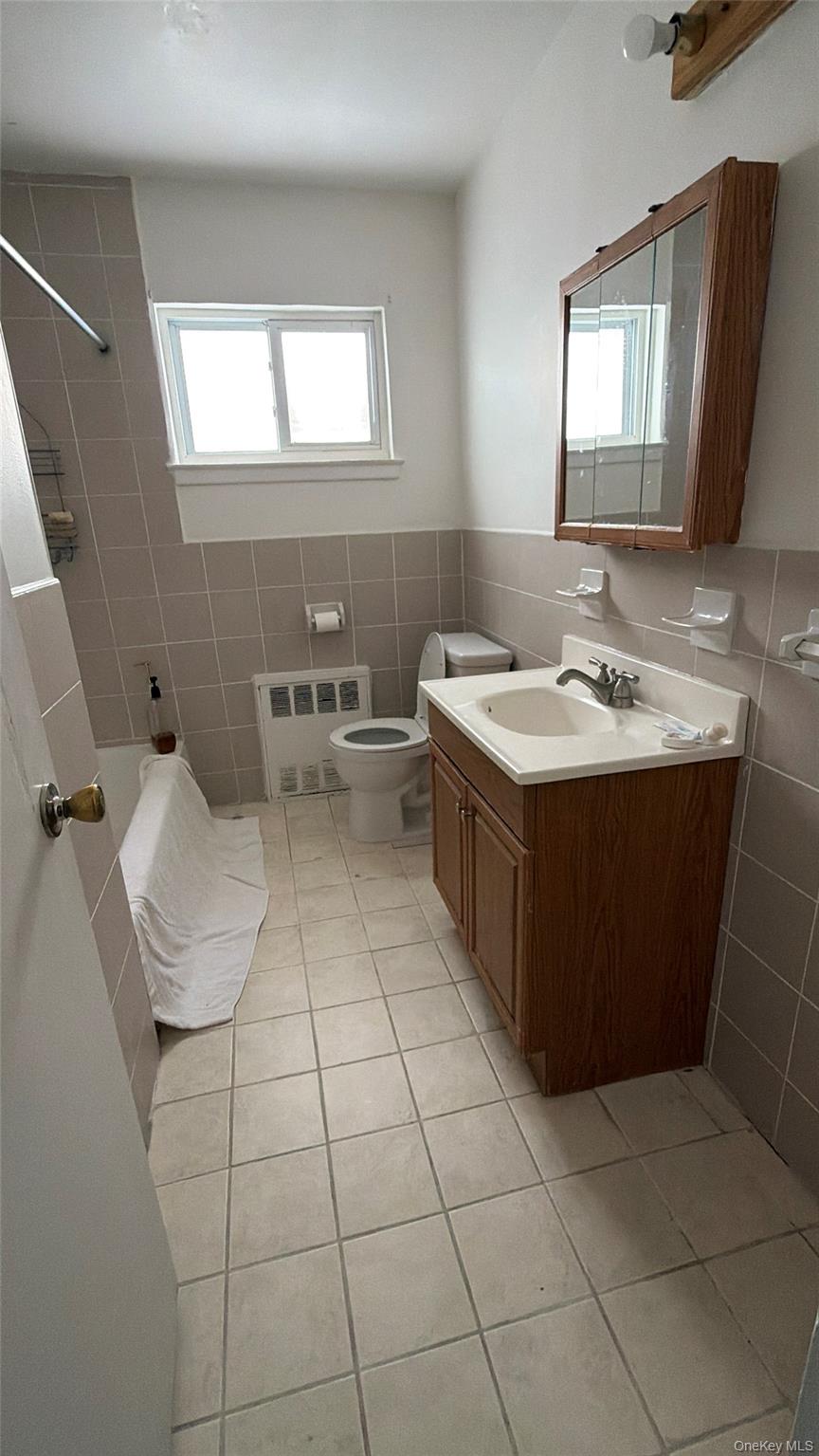 144 Roslyn Road Mineola, NY 11501 - Photo 3 of 8