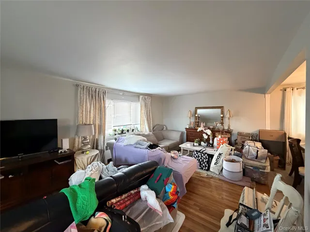 $3,500 | 144 Roslyn Road, Mineola, NY 11501