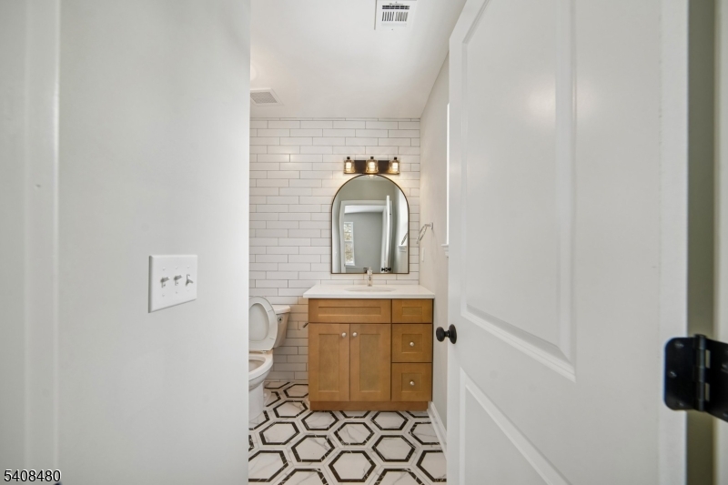 79 Rose Terrace Newark, NJ 07108 - Photo 18 of 20