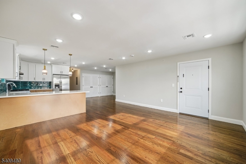 79 Rose Terrace Newark, NJ 07108 - Photo 5 of 20