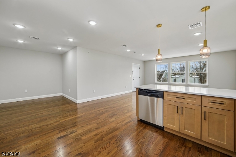 79 Rose Terrace Newark, NJ 07108 - Photo 7 of 20