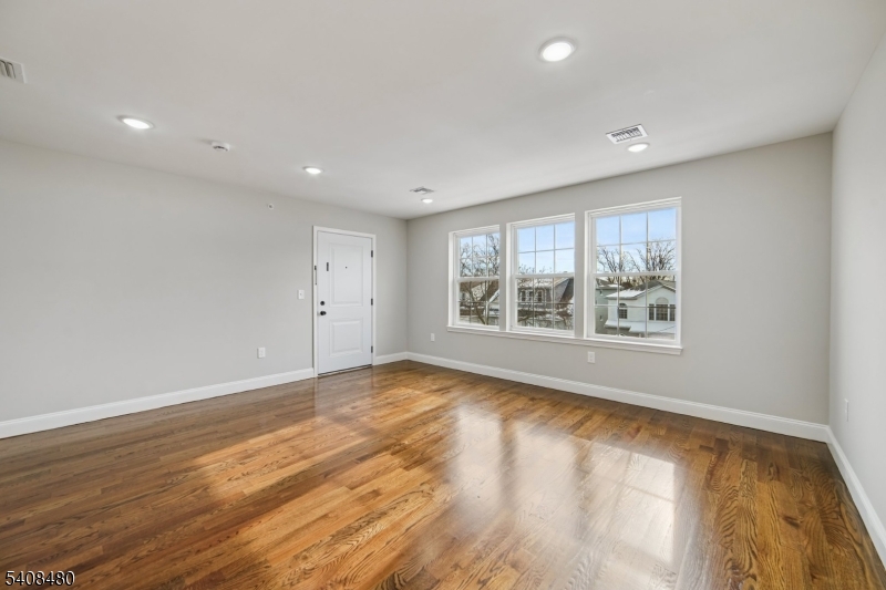 79 Rose Terrace Newark, NJ 07108 - Photo 9 of 20