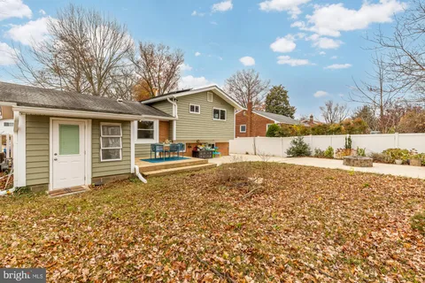 a house view with a outdoor space