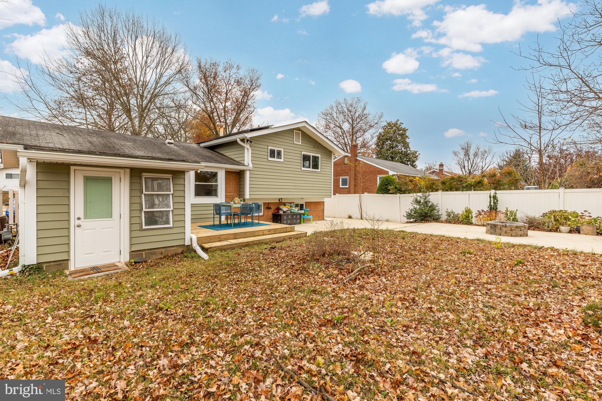 405 Irwin Street Silver Spring, MD 20901 - Photo 20 of 39 a house view with a outdoor space