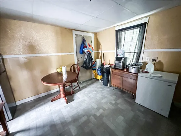 $99,900 | 8 Lamont Place, Rochester, NY 14609