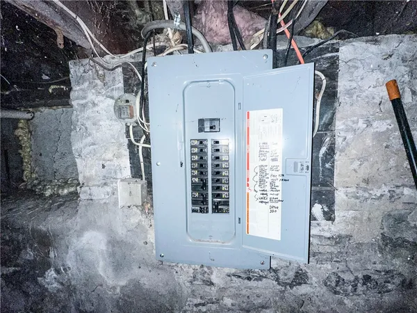 $99,900 | 8 Lamont Place, Rochester, NY 14609