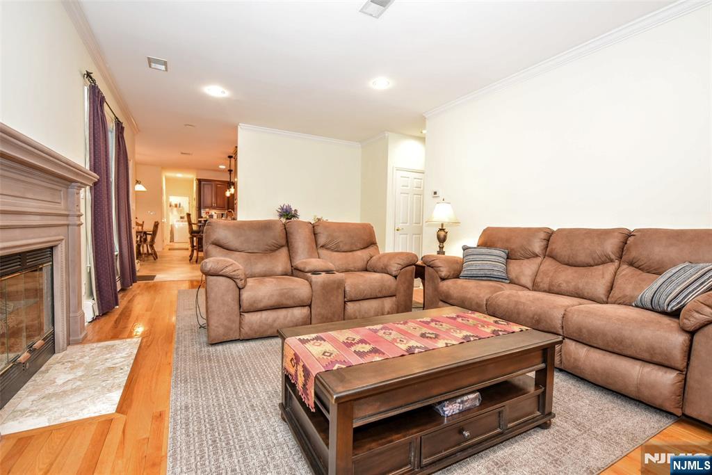 48 Ackerman Street Waldwick, NJ 07463 - Photo 8 of 34 Gallery Image 8
