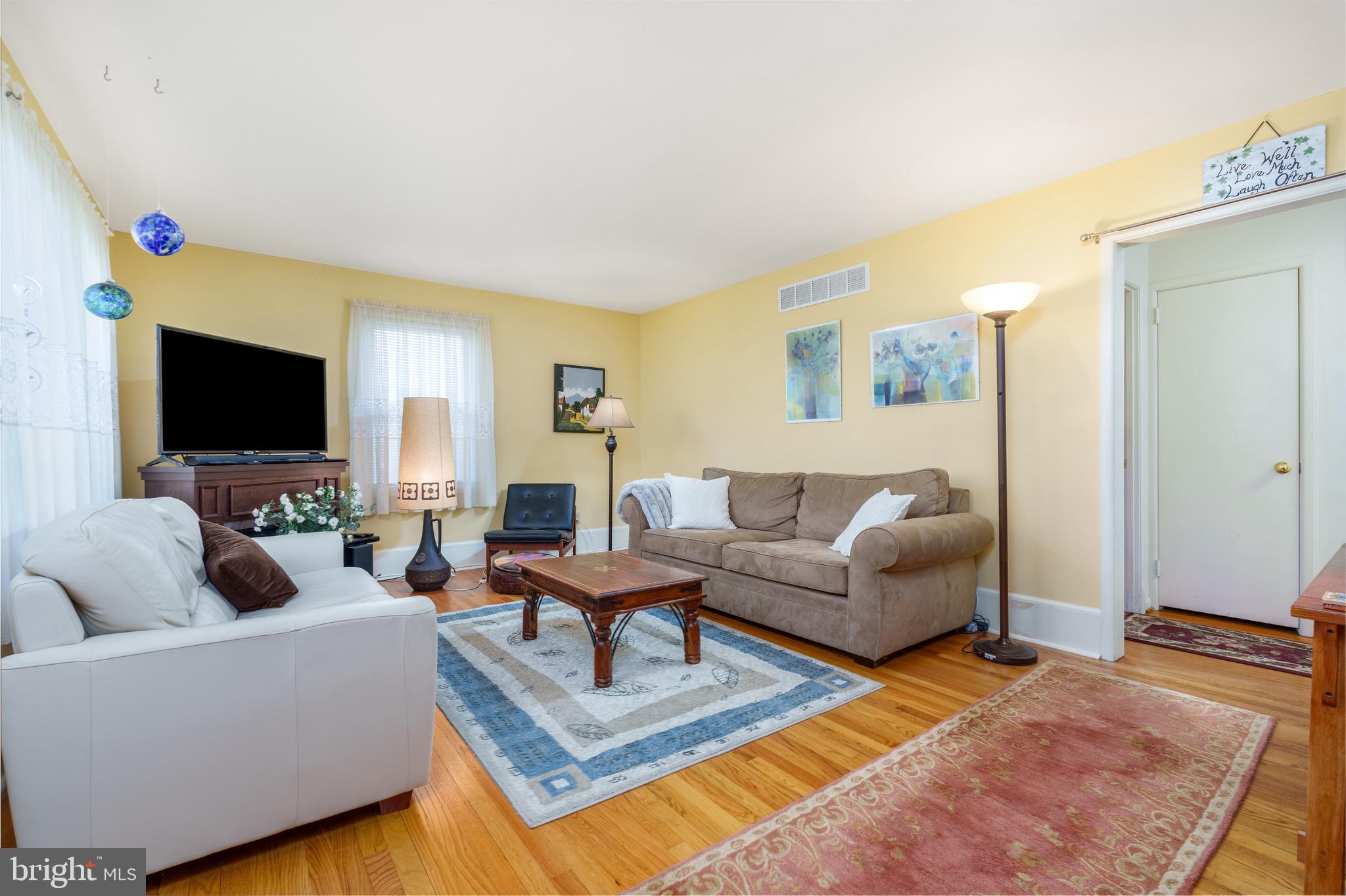 121 Devonshire Road Wilmington, DE 19803 - Photo 11 of 31 a living room with furniture and a flat screen tv