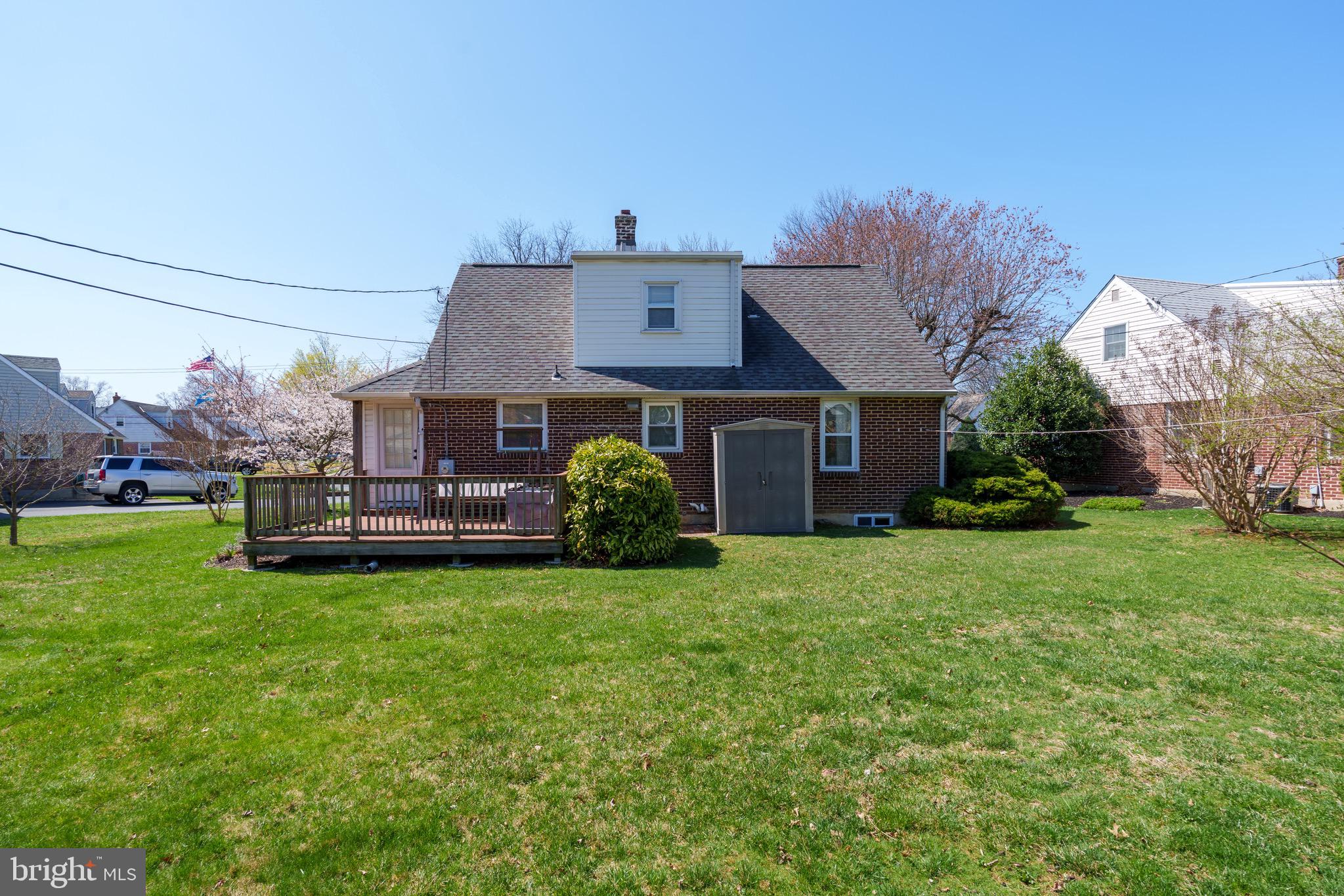 121 Devonshire Road Wilmington, DE 19803 - Photo 8 of 31 a front view of a house with garden