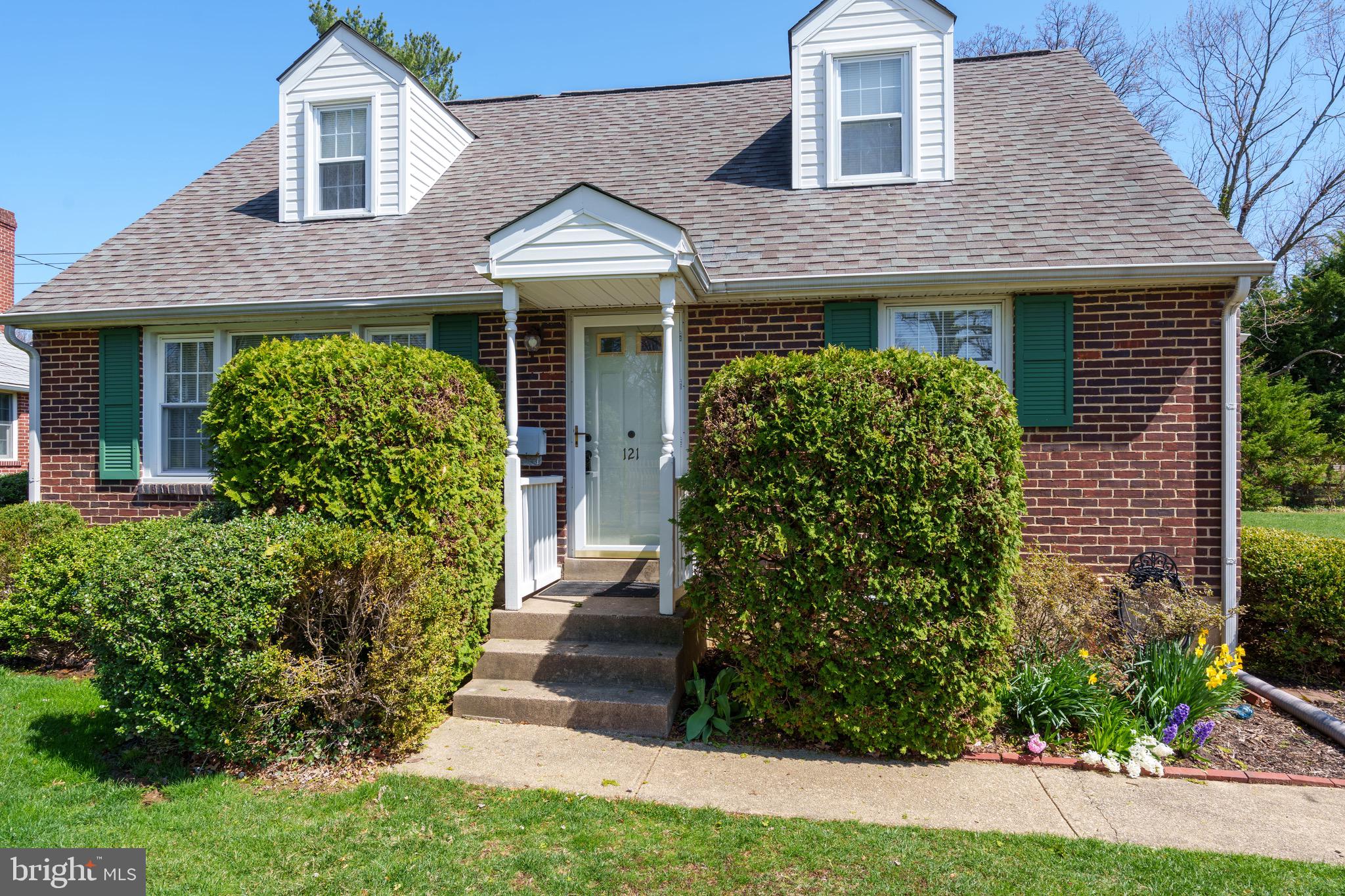 121 Devonshire Road Wilmington, DE 19803 - Photo 10 of 31 front view of a house with a yard