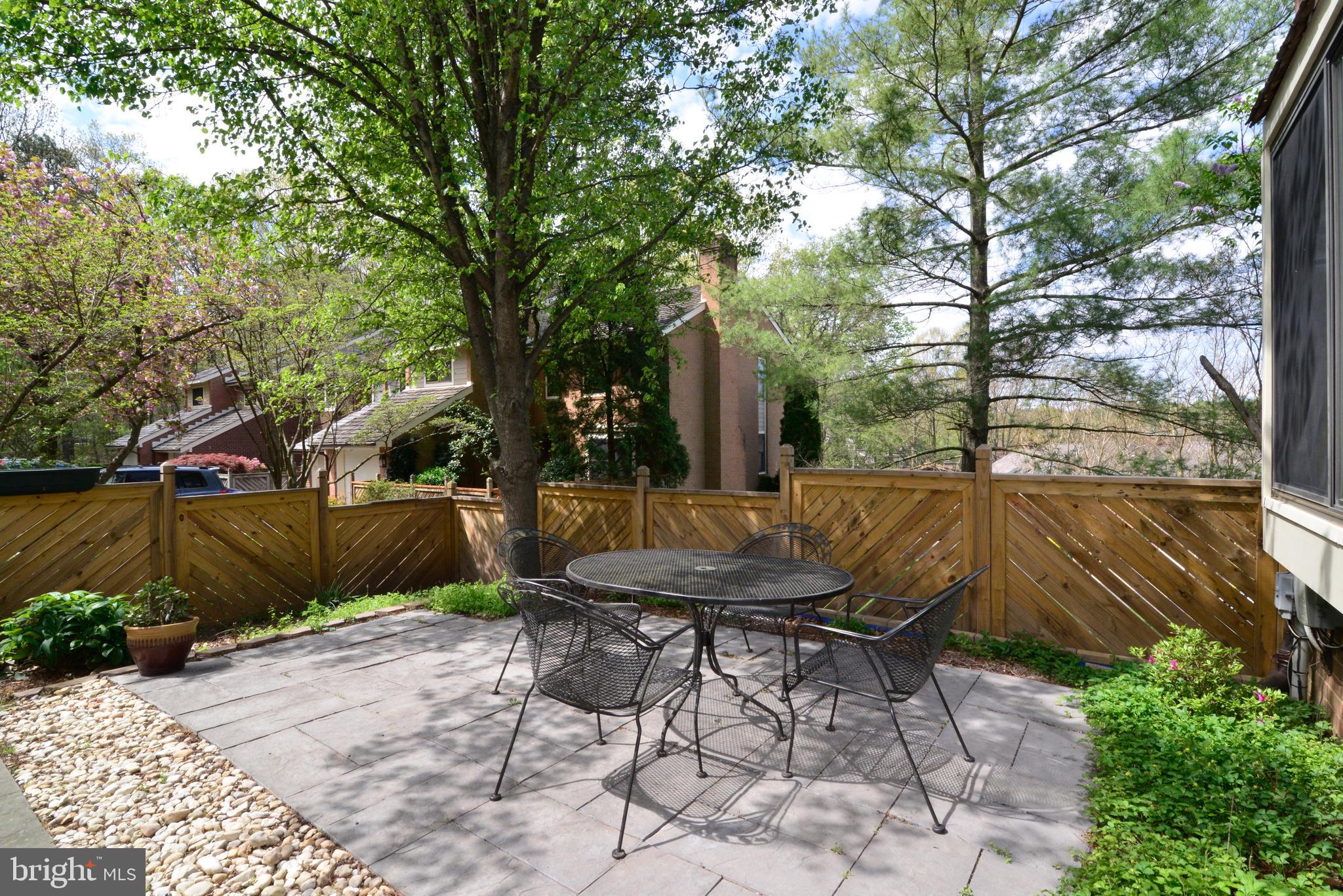 11086 Glade Court Reston, VA 20191 - Photo 4 of 44 Fully-fenced front patio.