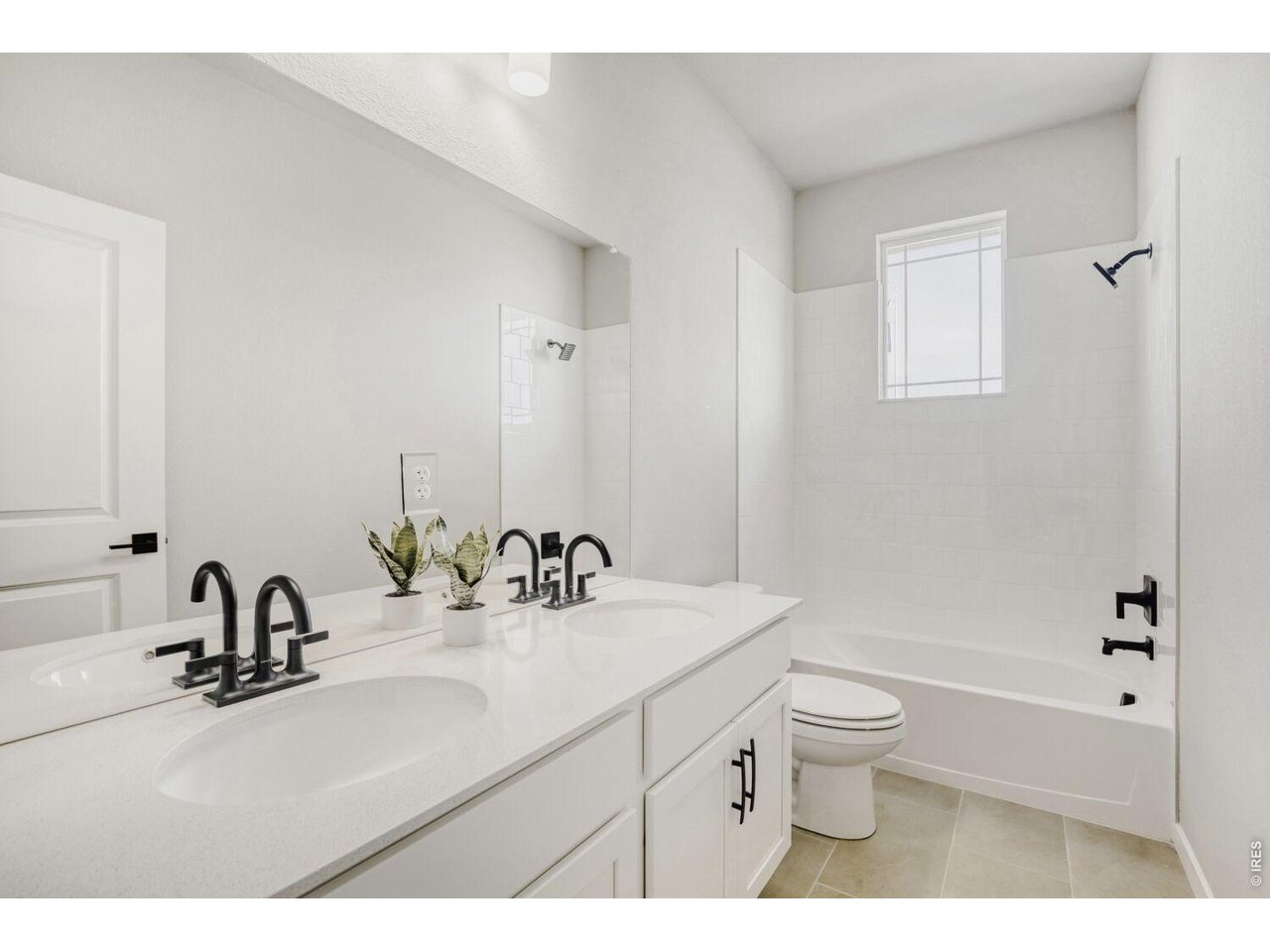 157 Buckwheat Lane Berthoud, CO 80513 - Photo 15 of 20 Shared bathroom