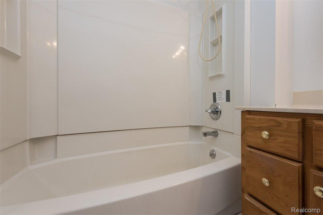 28487 Cotton Road New Baltimore, MI 48047 - Photo 35 of 37 40