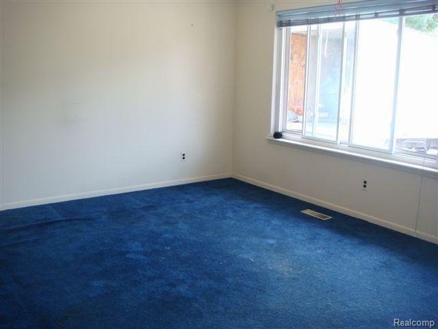 3857 Frazho Road Warren, MI 48091 - Photo 2 of 11 DSC05023 (Small)