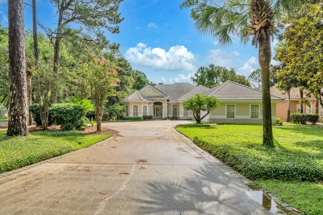 a view of house with garden