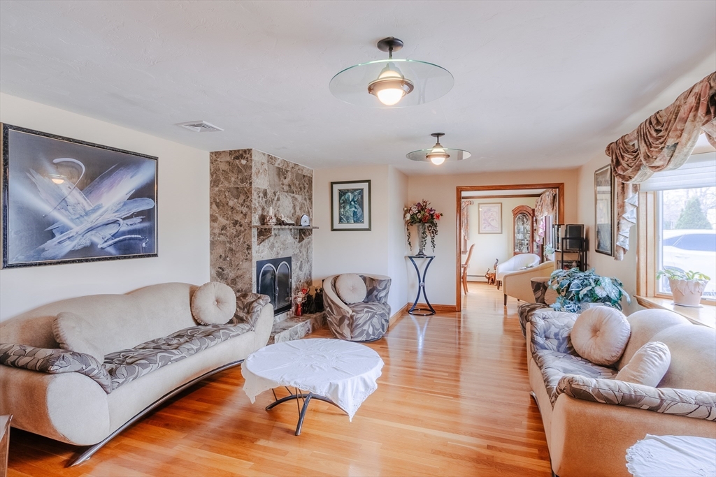 19 Miriam Road Waltham, MA 02451 - Photo 2 of 31