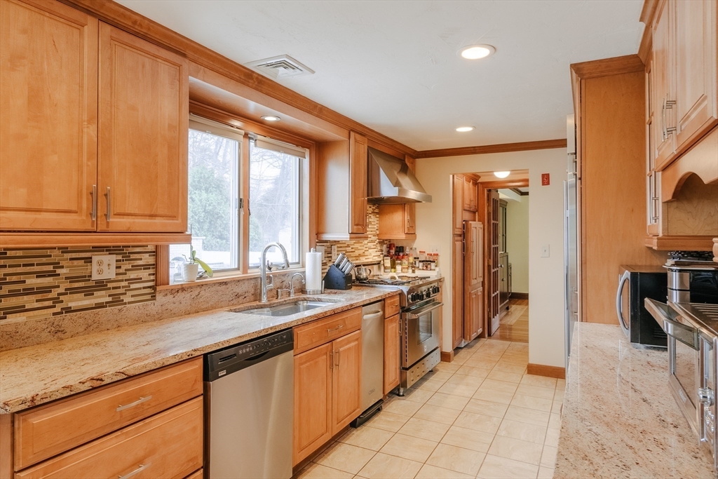 19 Miriam Road Waltham, MA 02451 - Photo 7 of 31