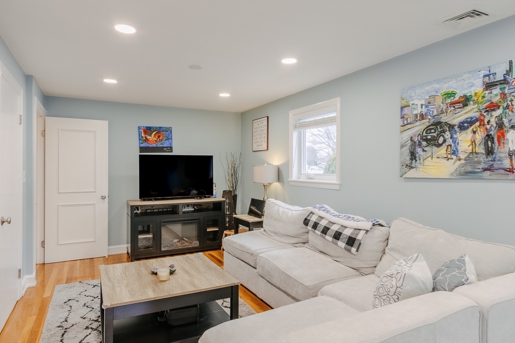 19 Miriam Road Waltham, MA 02451 - Photo 10 of 31